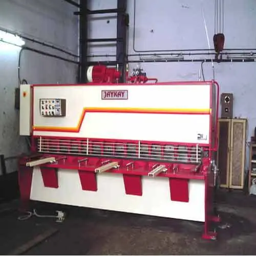 Hydraulic shearing machine at the PunchTech facility