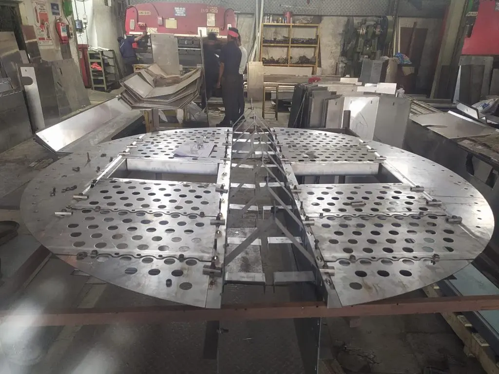Tray hardware and clamps